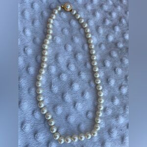 Elegant Pearl Necklace with Gold Clasp